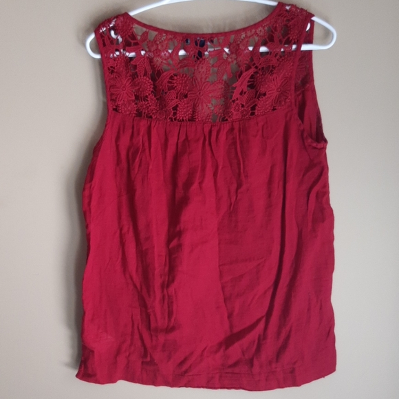 GAP tank top with lace detail size M - Picture 2 of 4